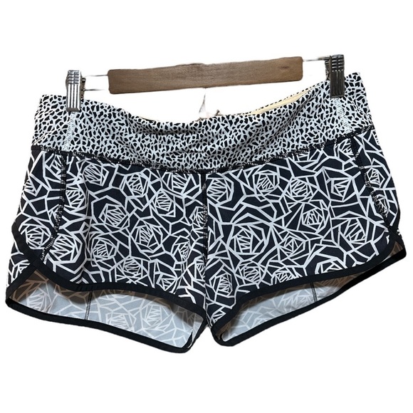 EUC - Lululemon Speed Short Posey - Black and White Miss Mosaic Black - size 8 - Picture 8 of 9